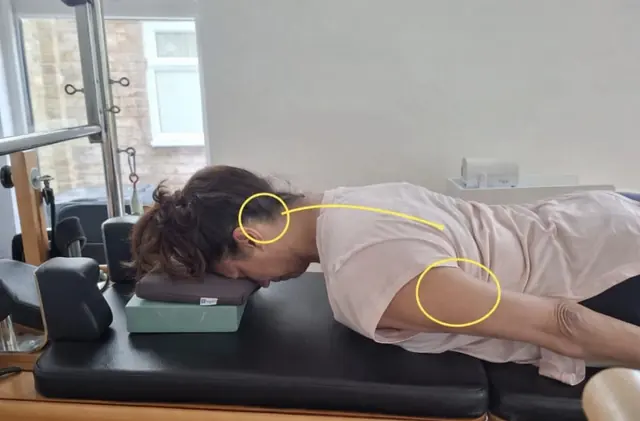 Online mat Pilates: shoulder bridge with legs raised